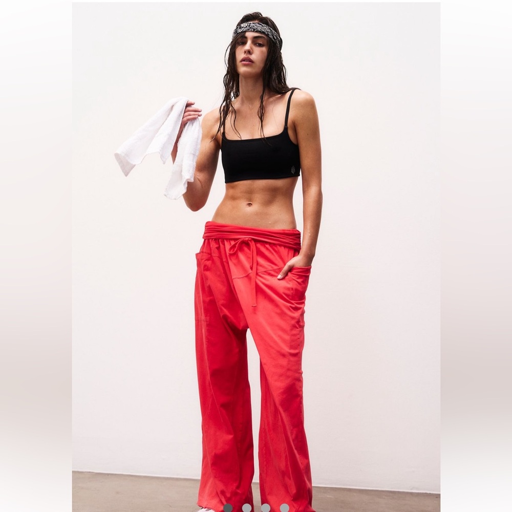 FREE PEOPLE MOVEMENT HOT SHOT SPORT PANTS. SIZE XL NWT.